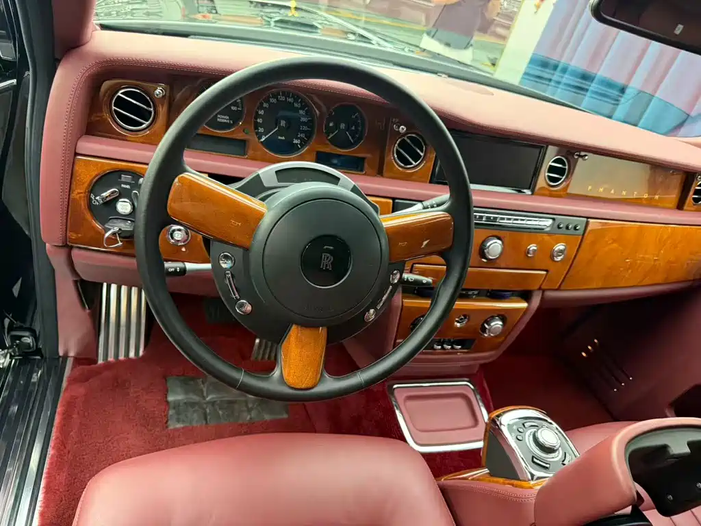 Rolls-Royce Phantom — миниатюра 11