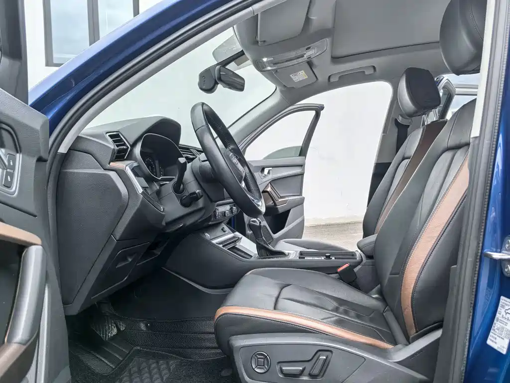 Audi Q3 - фото 13