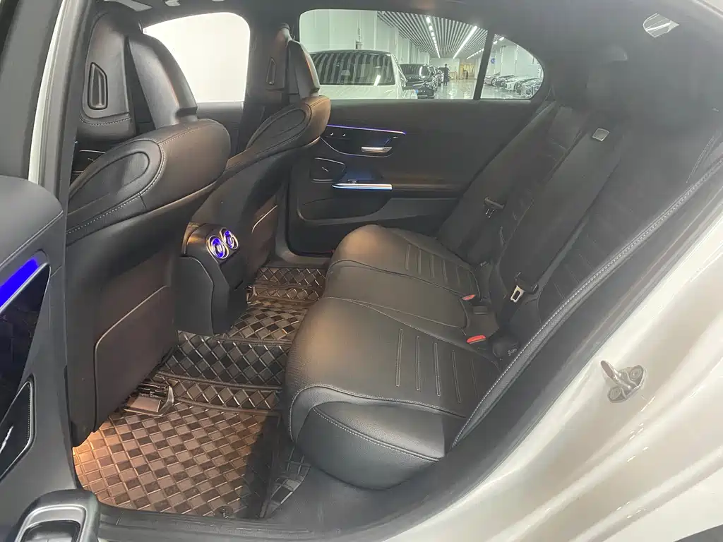 Mercedes-Benz C-Class — миниатюра 8