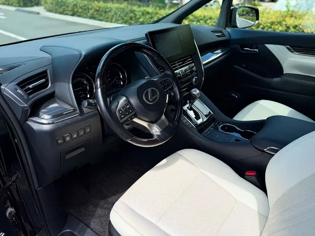 Lexus LM — миниатюра 8