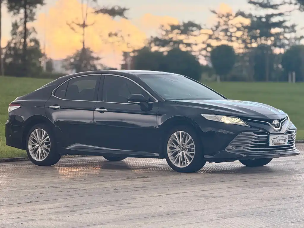 TOYOTA CAMRY