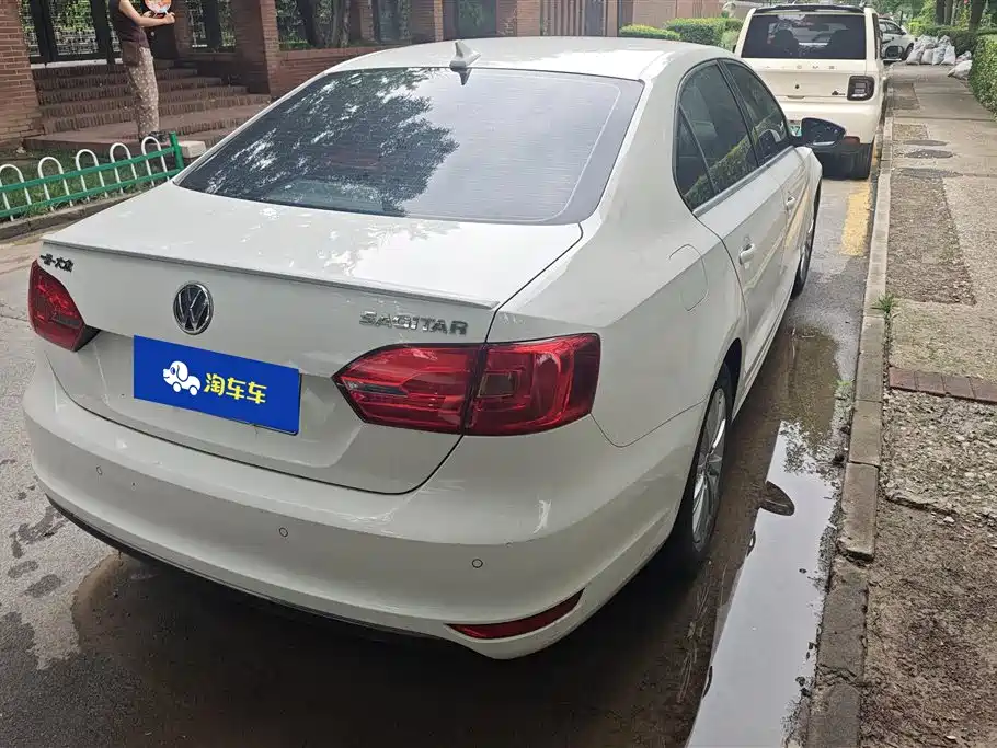 Volkswagen Sagitar 2014 1.6L AT Comfort