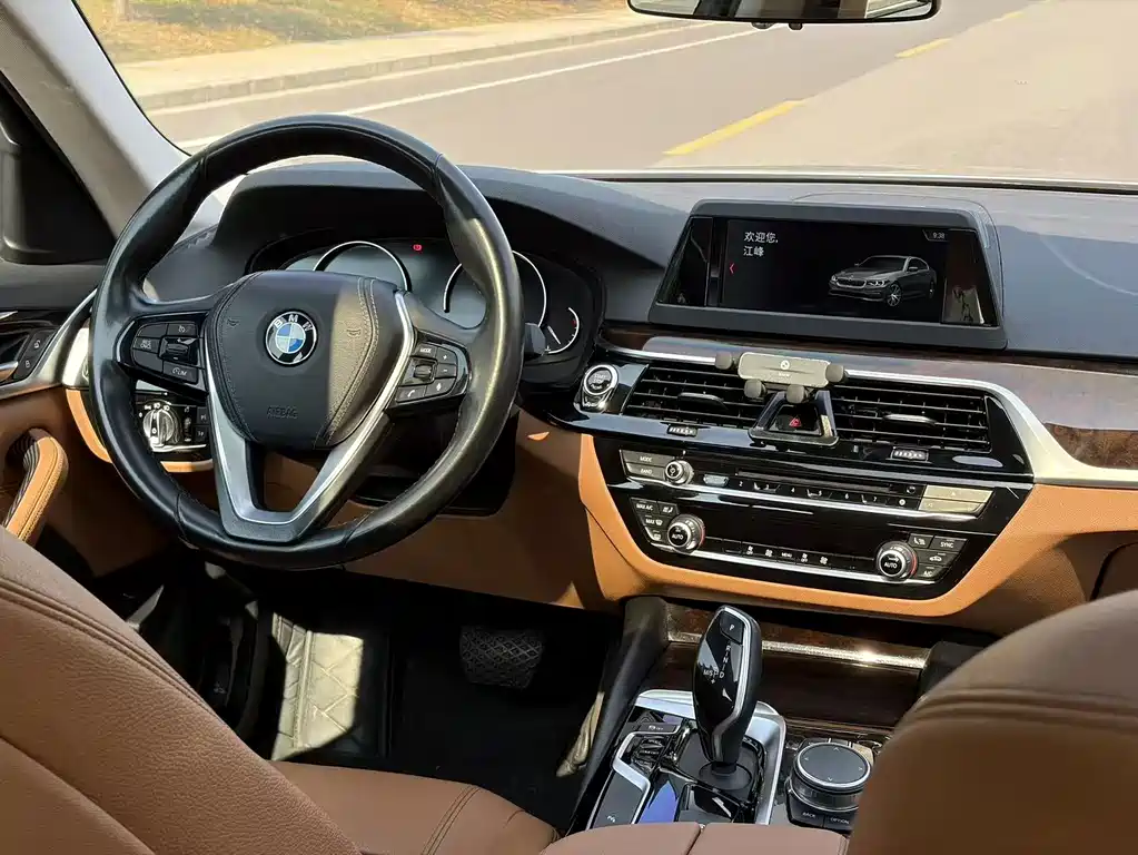 BMW 5 Series — миниатюра 15