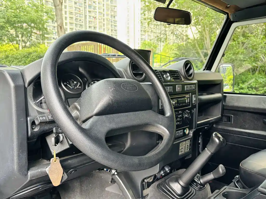 Land Rover Defender — миниатюра 7