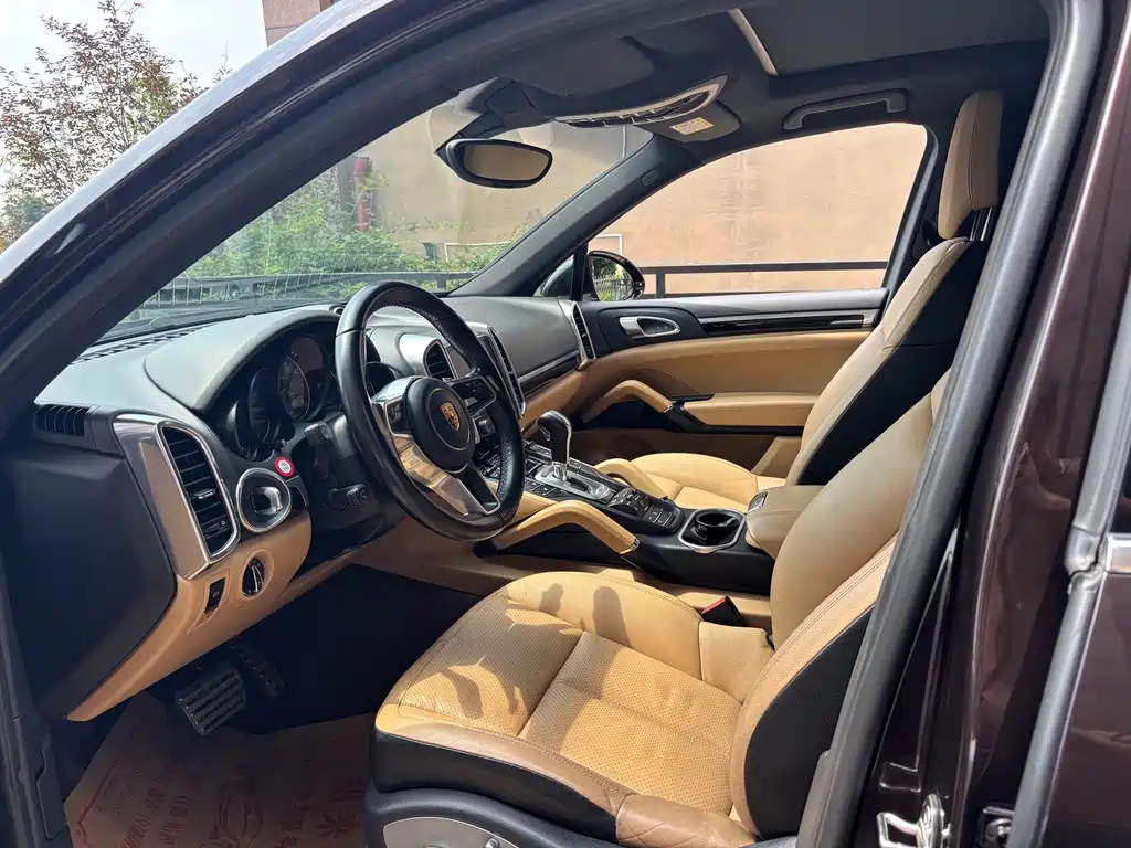Porsche Cayenne — миниатюра 10