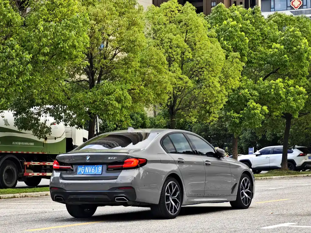 BMW 5 Series (Import) — миниатюра 9