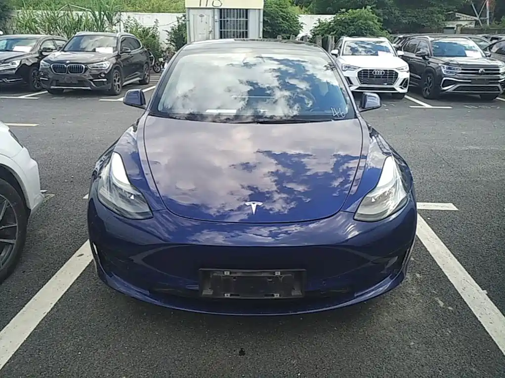 Tesla Model 3 — миниатюра 3