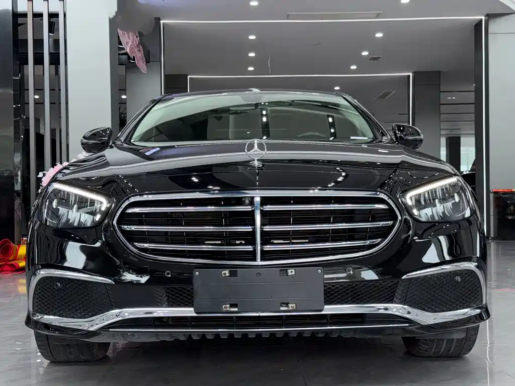 Mercedes-Benz E-Class — миниатюра 2