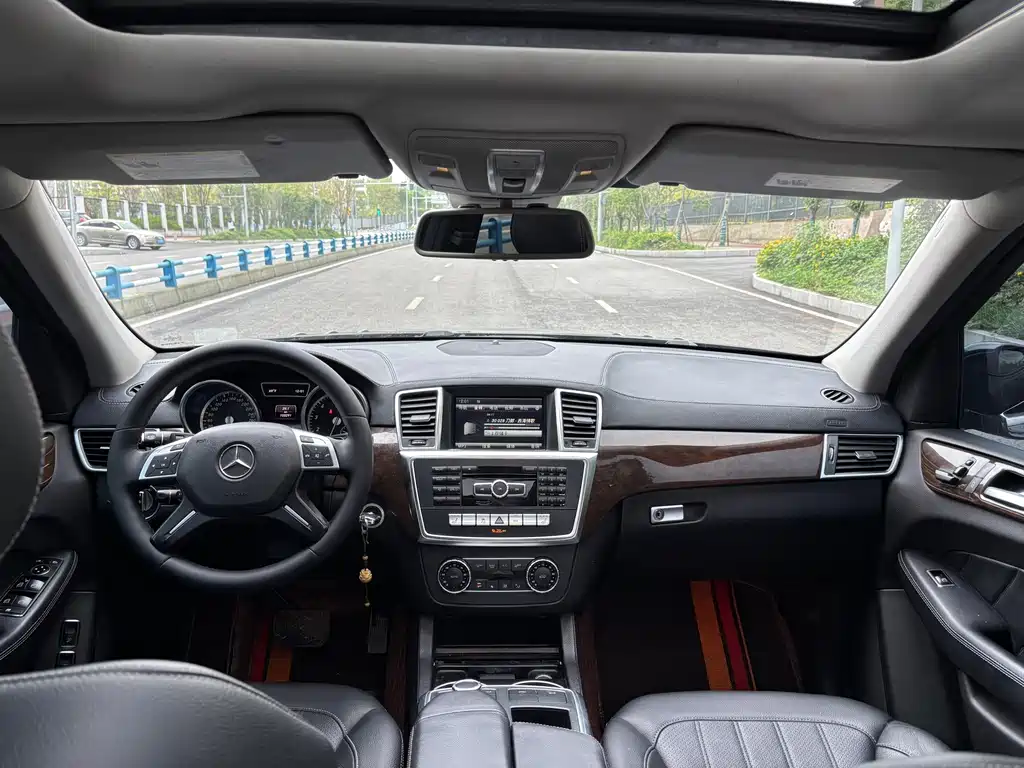 Mercedes-Benz GL-Class — миниатюра 10