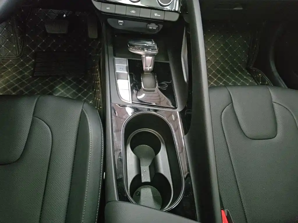 Hyundai Elantra — миниатюра 14