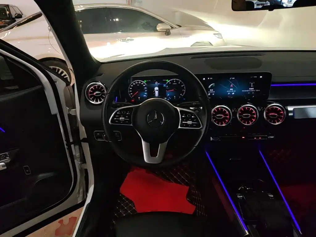 Mercedes-Benz GLB — миниатюра 11