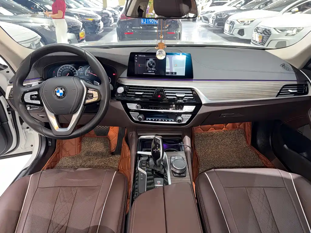 BMW 5 Series — миниатюра 14