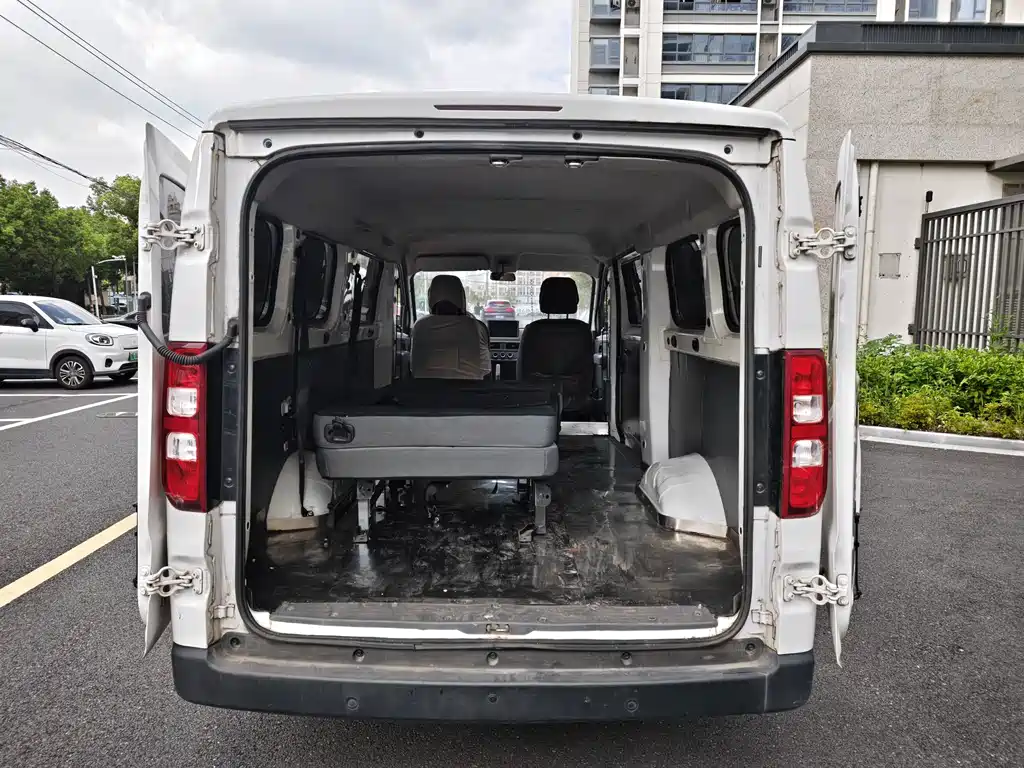 Wuling Yangguang — миниатюра 11