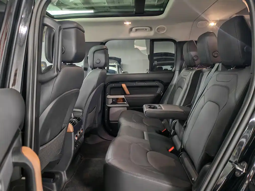 Land Rover Defender — миниатюра 7