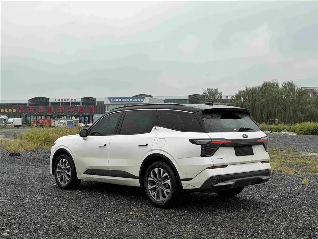 Ford Edge — миниатюра 6