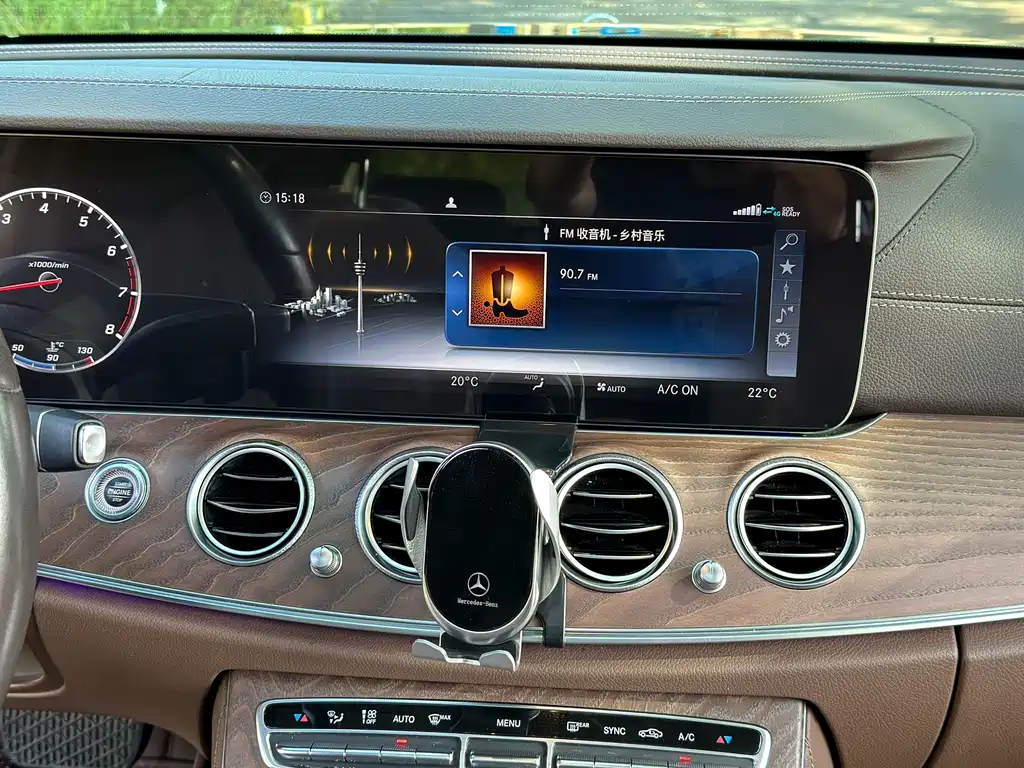 Mercedes-Benz E-Class — миниатюра 16