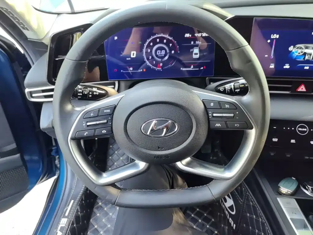 Hyundai Elantra — миниатюра 11