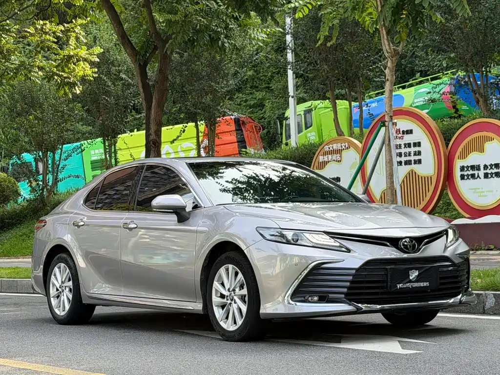 Toyota Camry — миниатюра 3