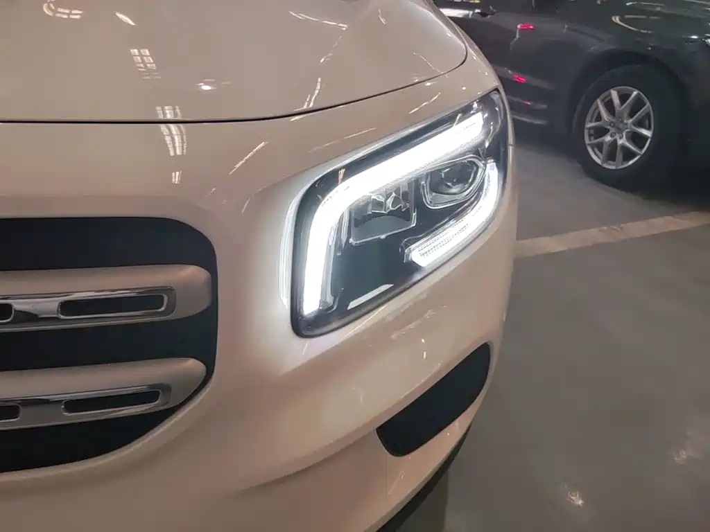 Mercedes-Benz GLB — миниатюра 24
