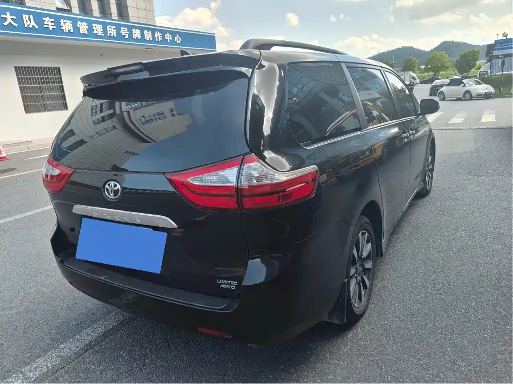 Toyota Sienna — миниатюра 7