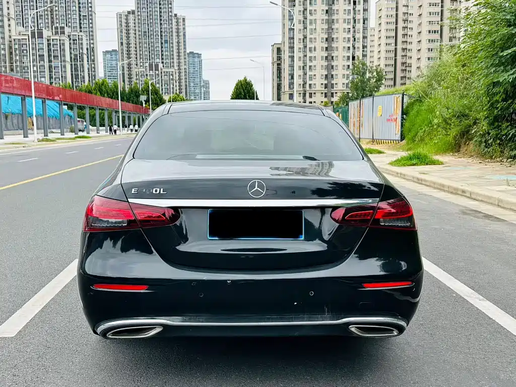 Mercedes-Benz E-Class — миниатюра 8