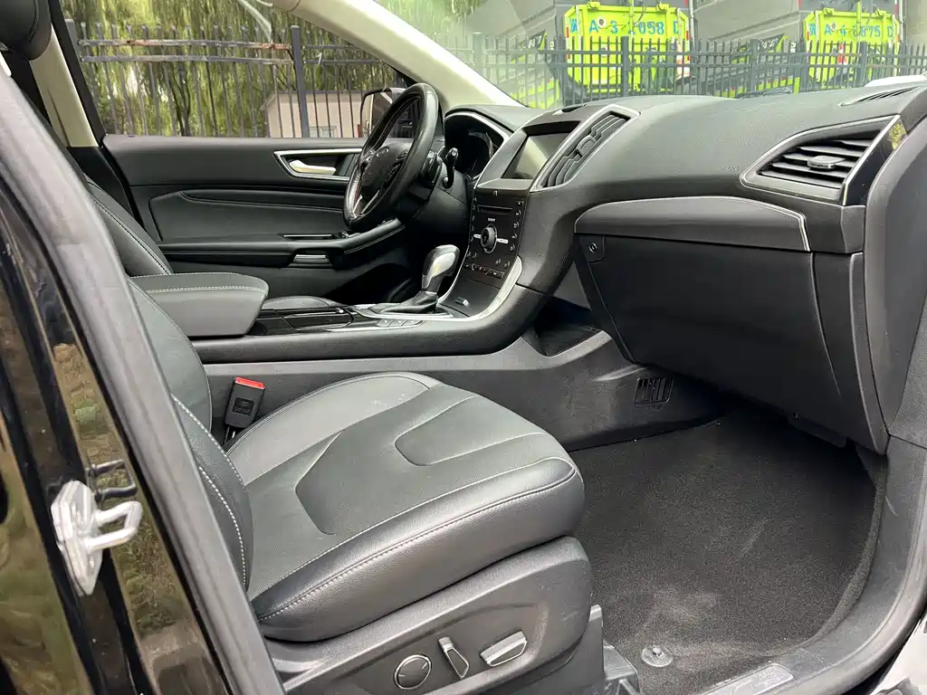 Ford Edge — миниатюра 6