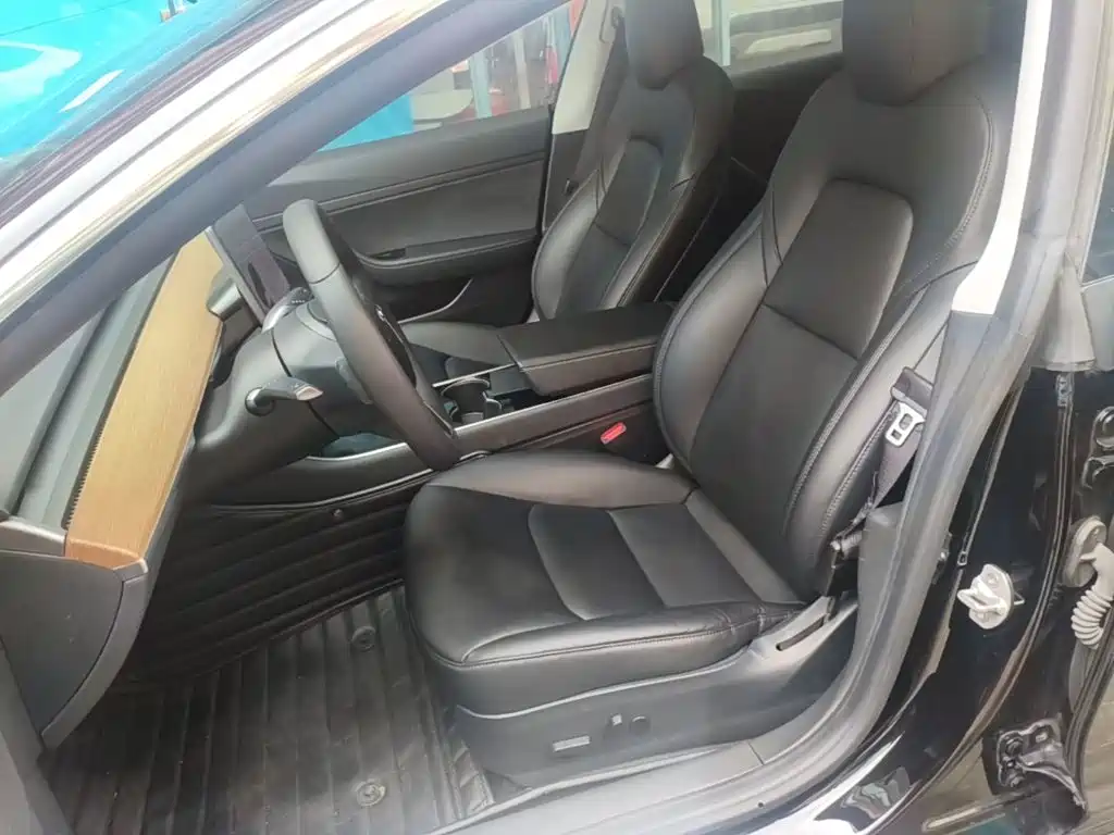 Tesla Model 3 — миниатюра 15