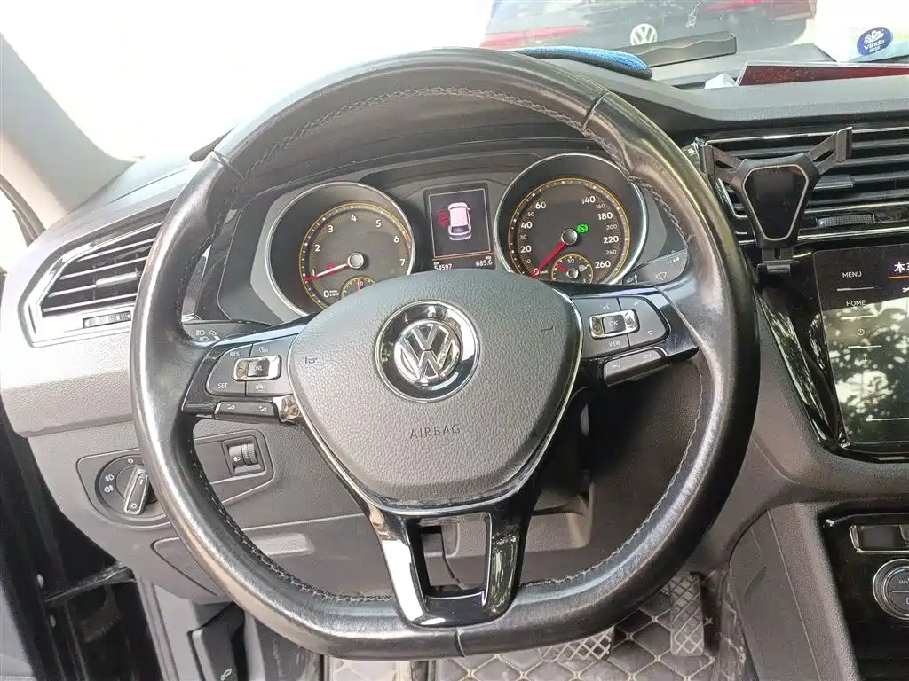 Volkswagen Tiguan L L 2019 330TSI AT Luxury VI
