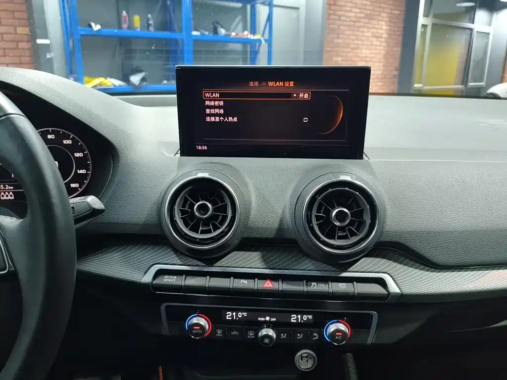 Audi Q2L e-tron — миниатюра 14