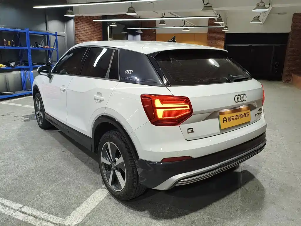 Audi Q2L e-tron — миниатюра 3