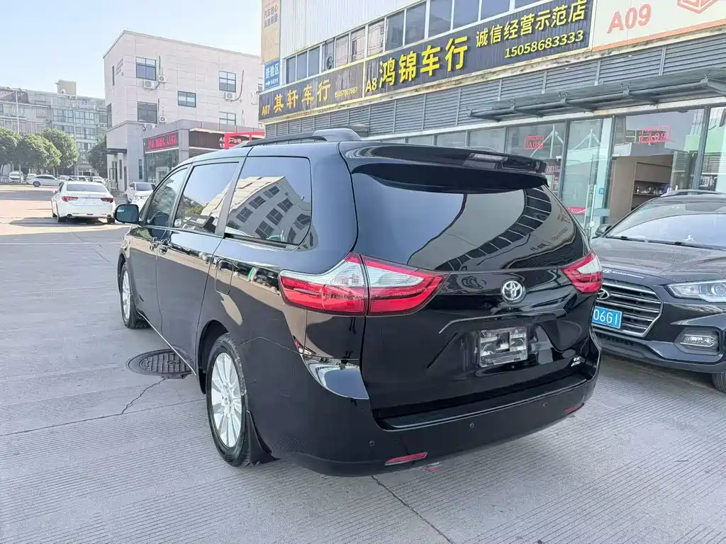 TOYOTA SIENNA
