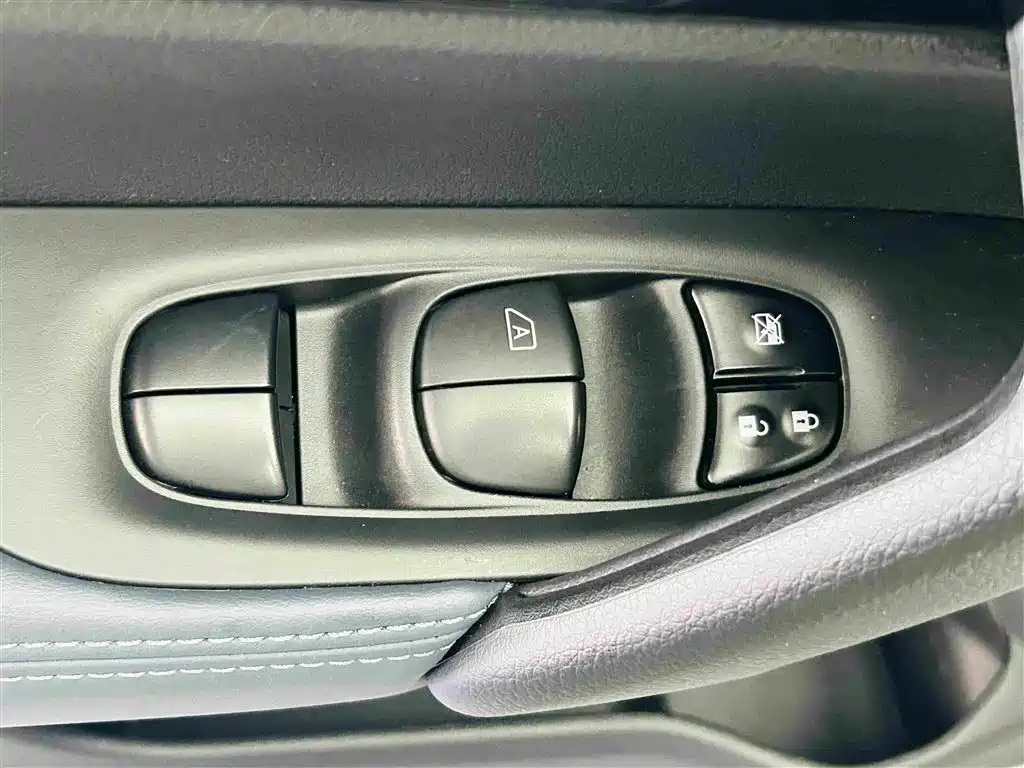 Nissan Qashqai — миниатюра 18