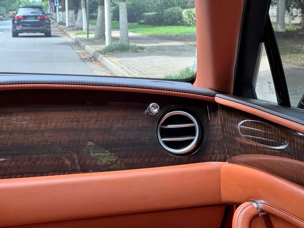 Bentley Flying Spur — миниатюра 19