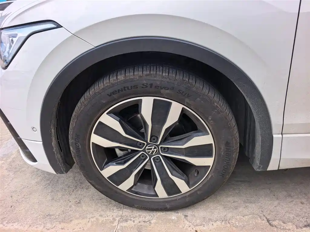Volkswagen Tiguan L L 2022 330TSI AT R-Line