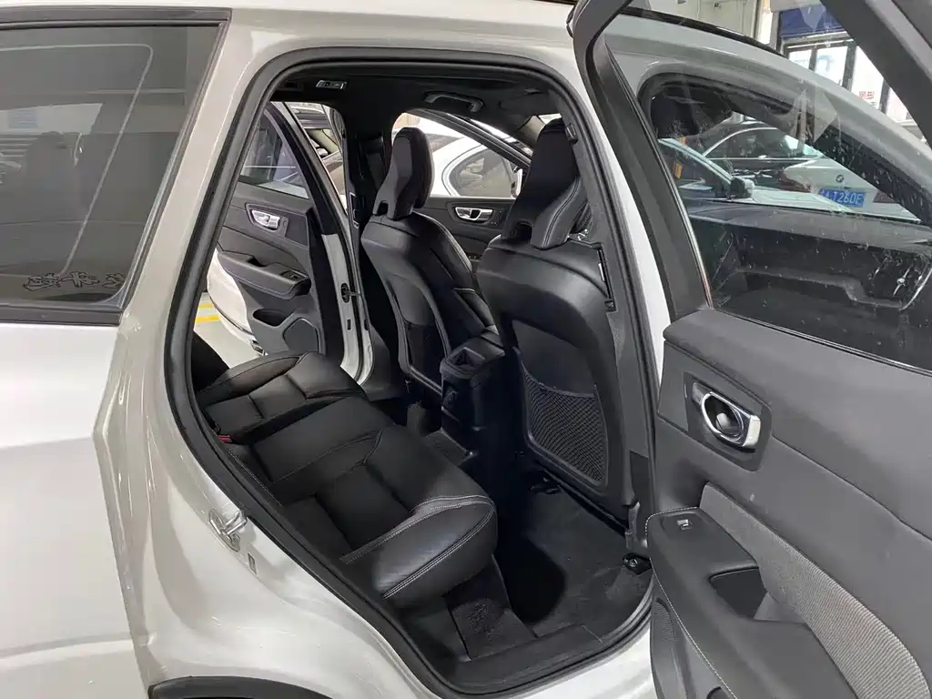 VOLVO XC60 PLUG IN HYBRID