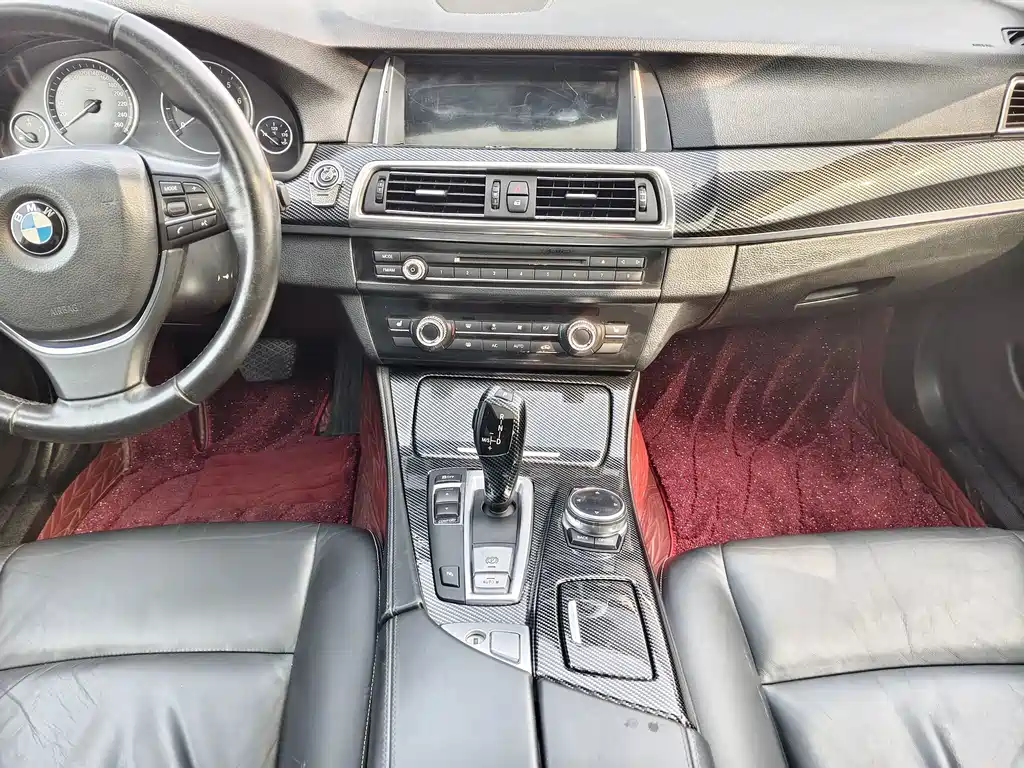 BMW 5 Series — миниатюра 13