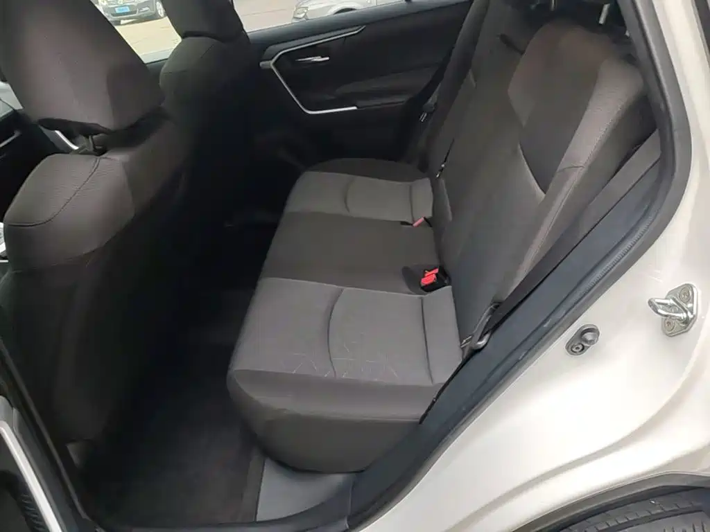 Toyota RAV4 — миниатюра 17