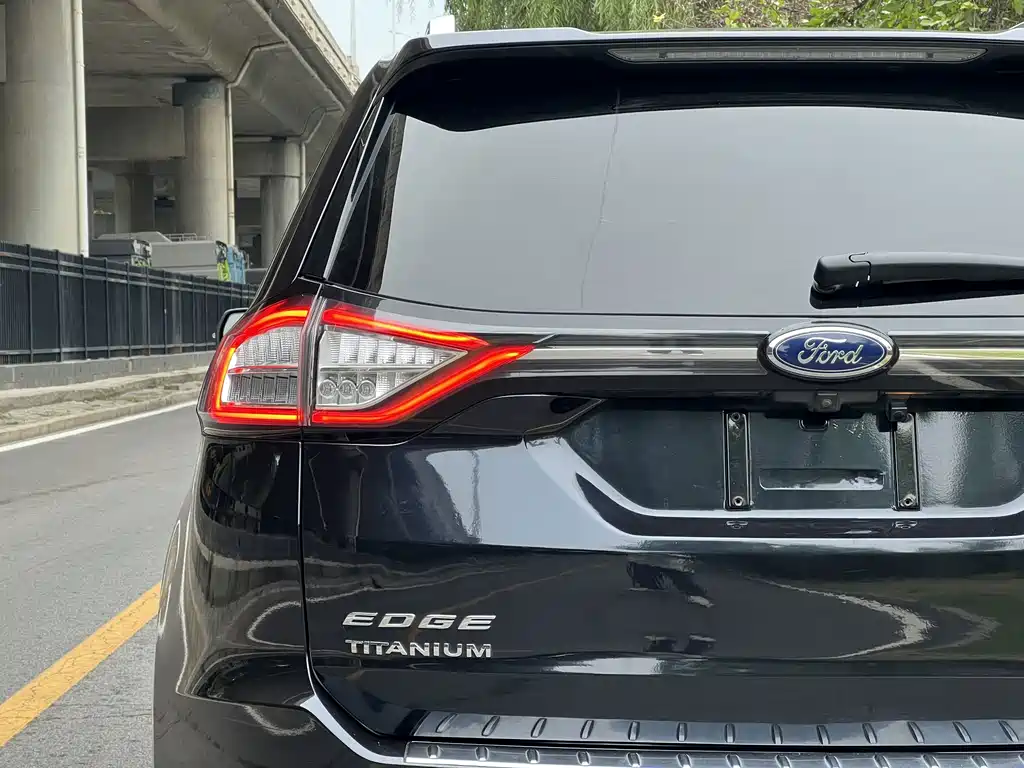 Ford Edge — миниатюра 12