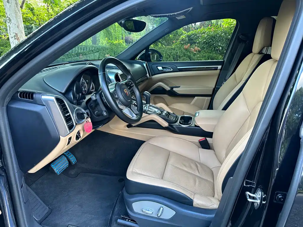 Porsche Cayenne — миниатюра 5