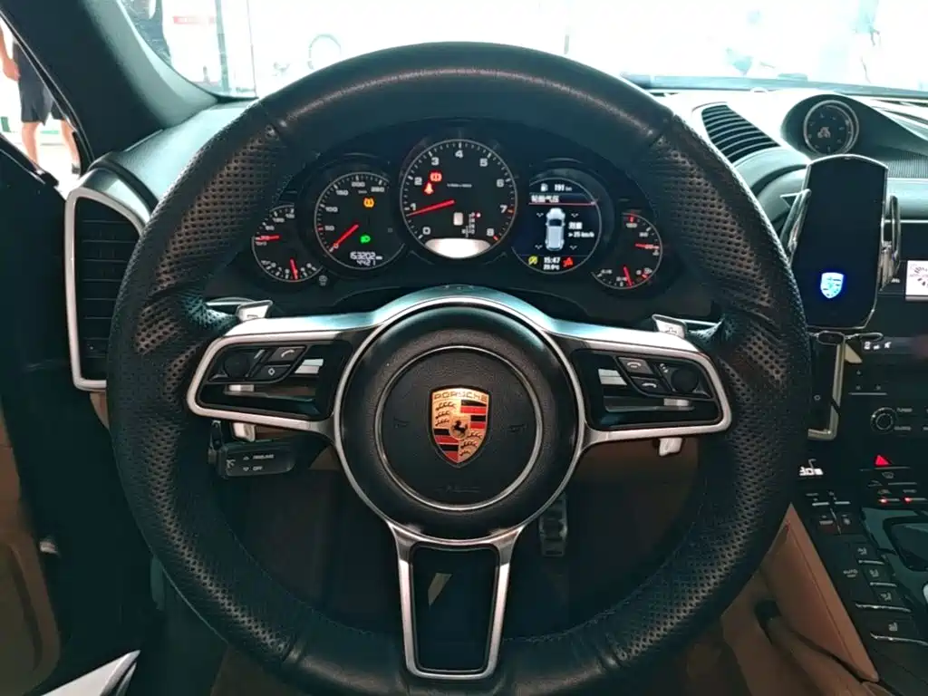 Porsche Cayenne — миниатюра 11