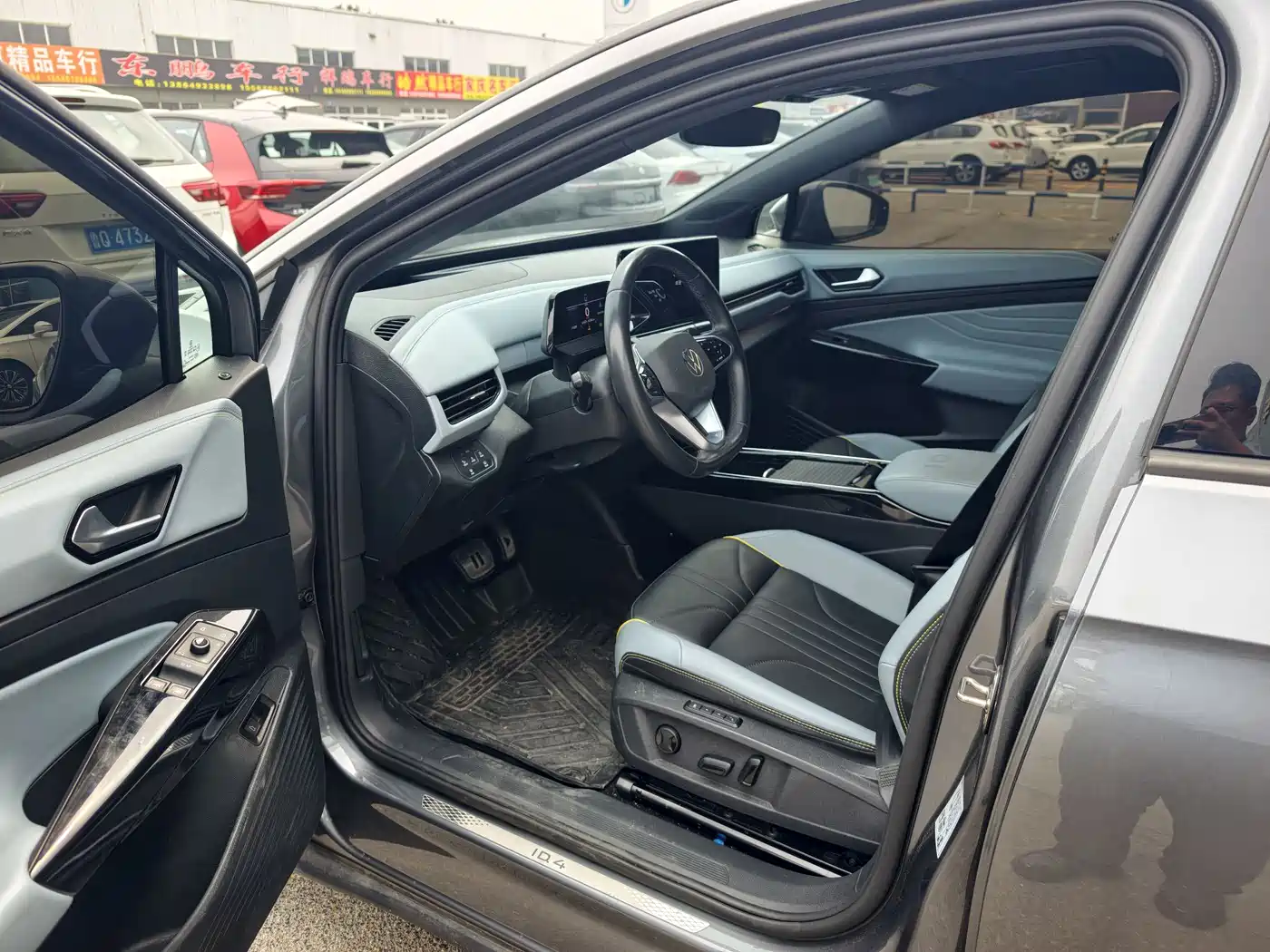 Volkswagen ID.4 X 2023 Silver/gray из Китая, фото 4