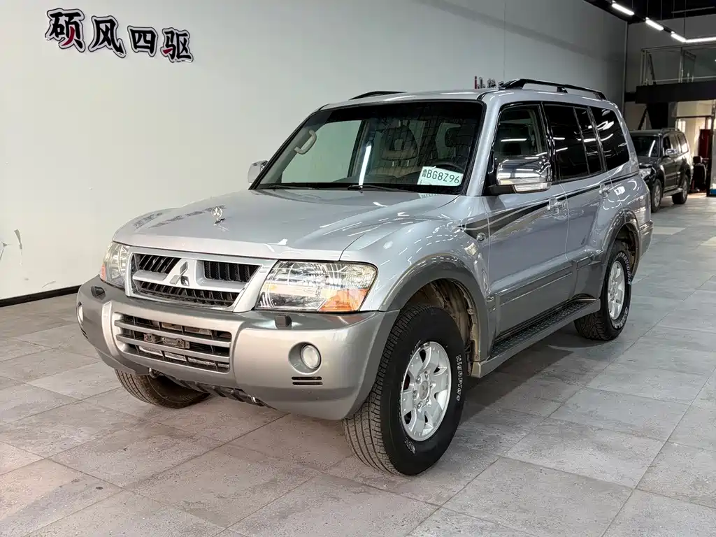 Mitsubishi Pajero — миниатюра 2