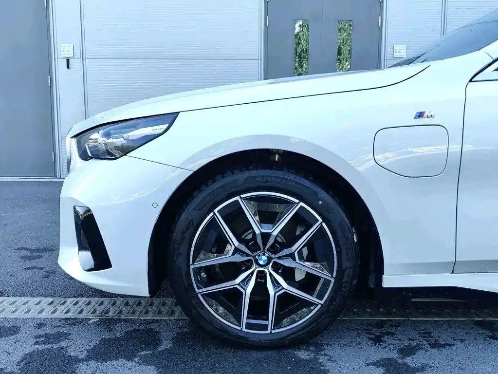 BMW i5 — миниатюра 5