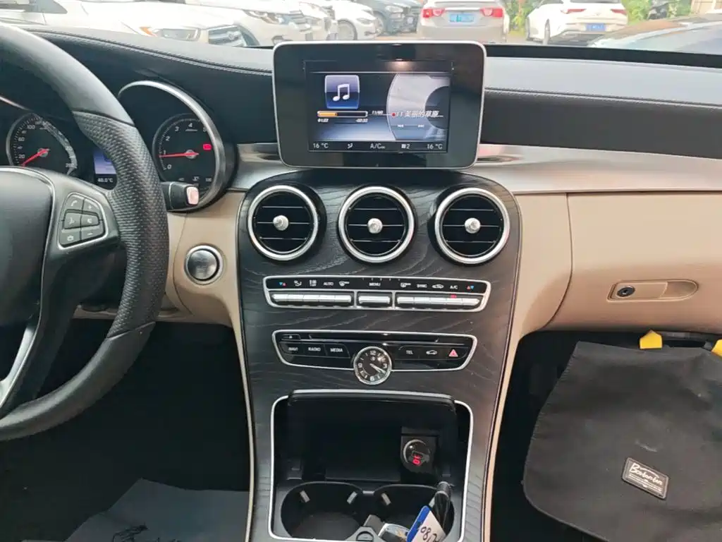 Mercedes-Benz C-Class — миниатюра 13