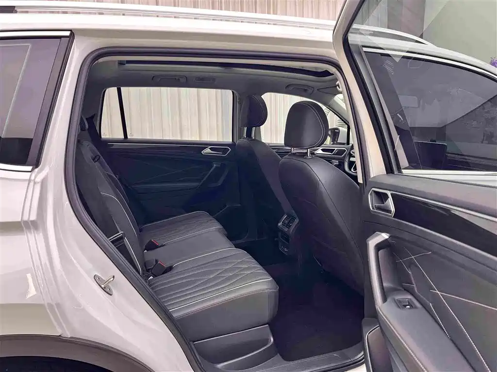 Volkswagen Tiguan L — миниатюра 11