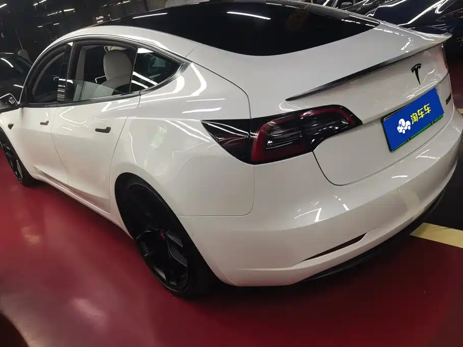 Tesla Model 3 — миниатюра 3