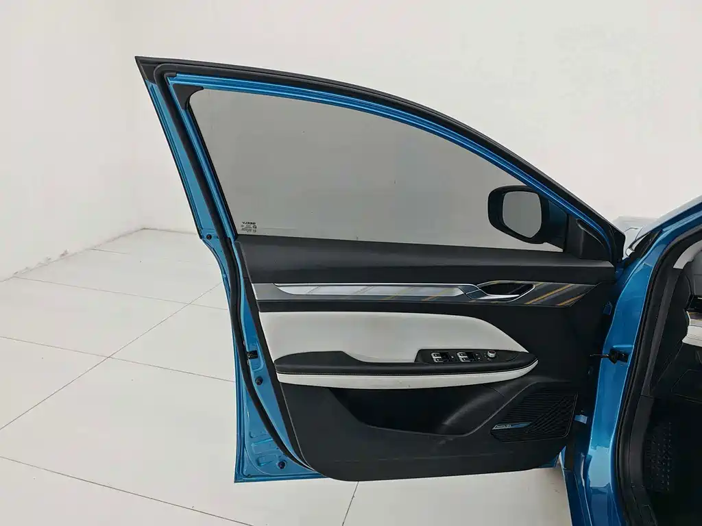 Geely Emgrand — миниатюра 15