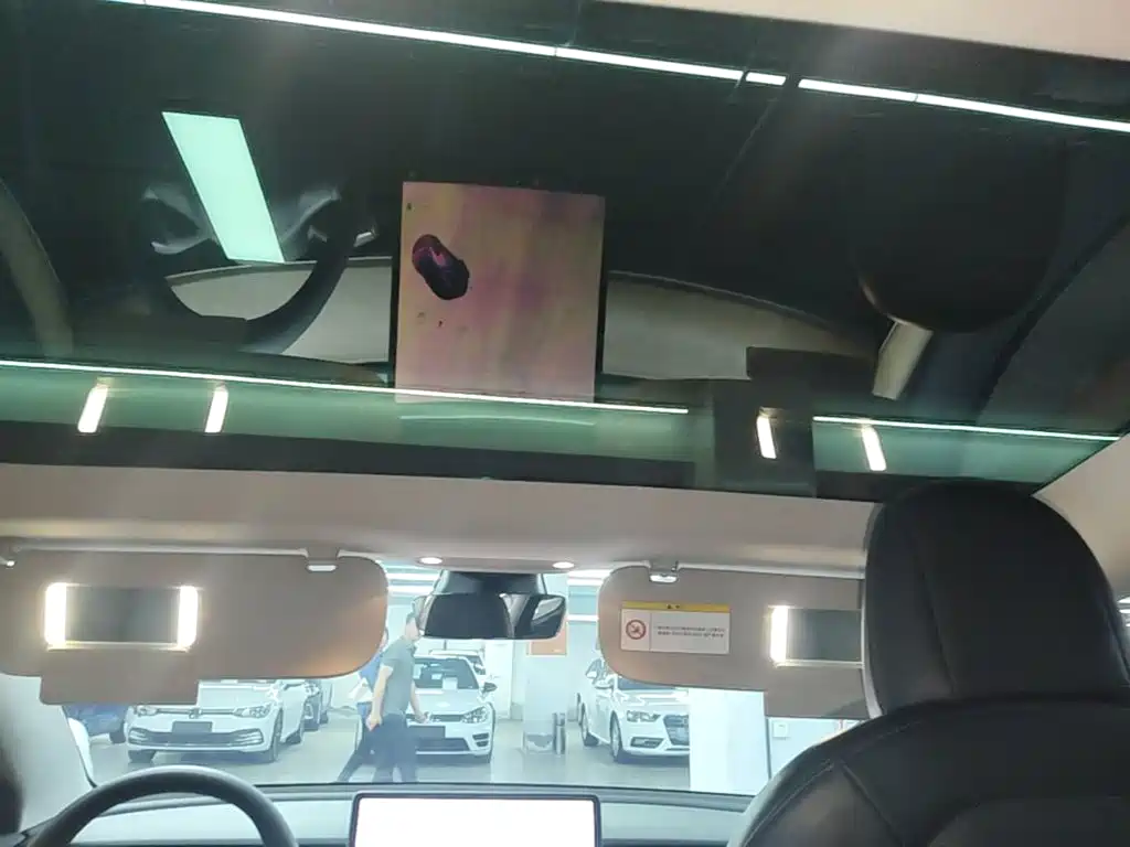 Tesla Model 3 — миниатюра 18
