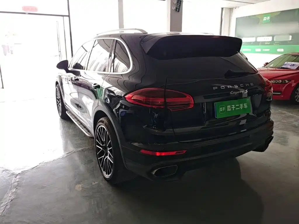 Porsche Cayenne — миниатюра 5