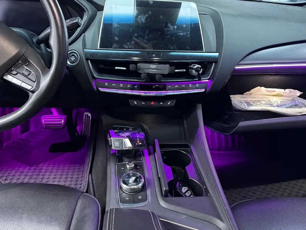 Cadillac CT5 — миниатюра 11